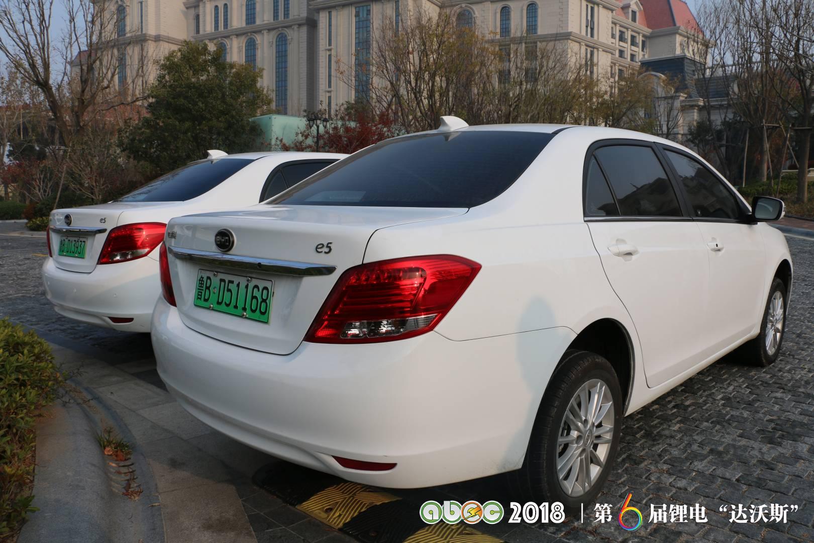 比亞迪助力ABEC2018|鋰電“達(dá)沃斯”組委會(huì)圓滿完成接送嘉賓任務(wù)