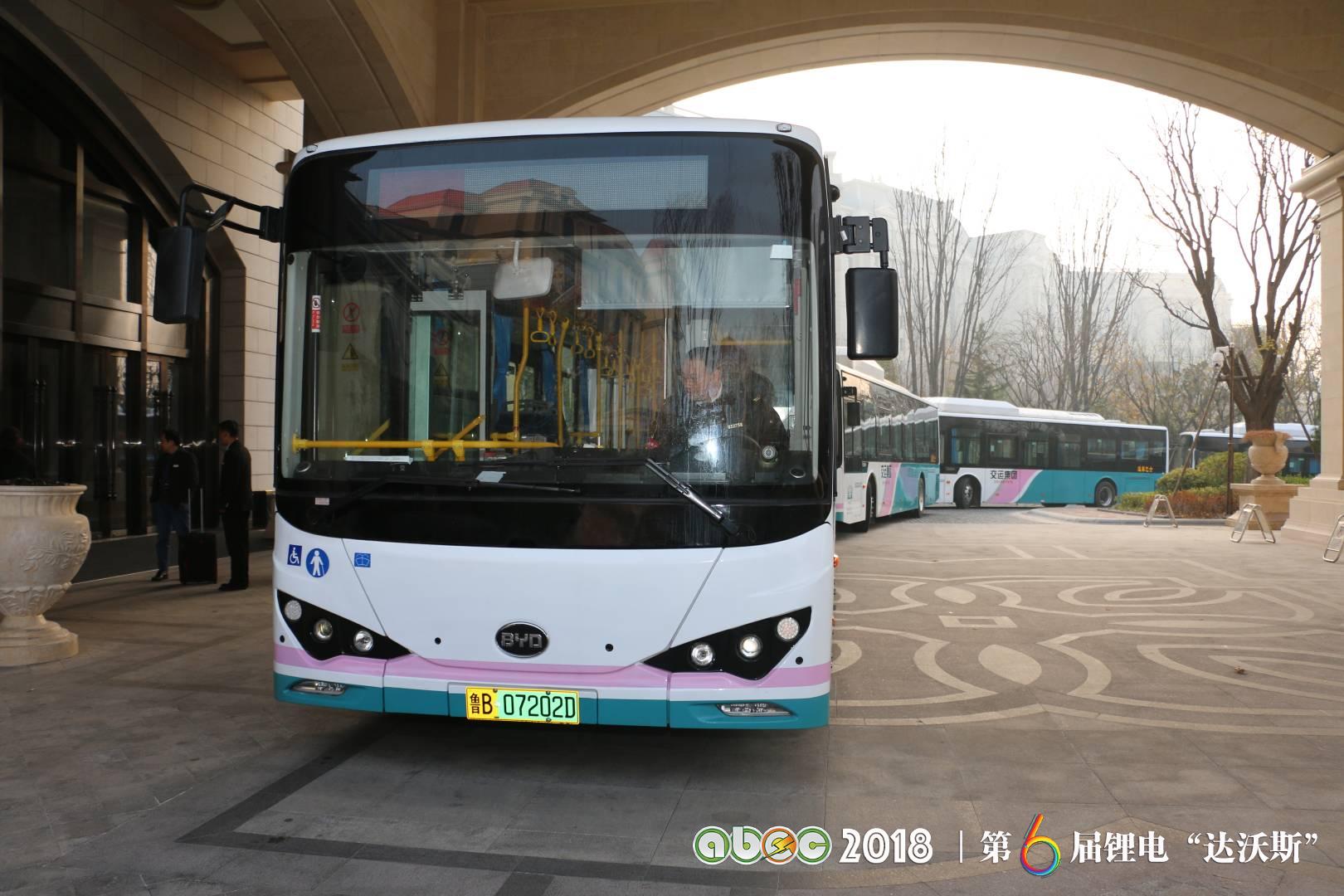 比亞迪助力ABEC2018|鋰電“達(dá)沃斯”組委會(huì)圓滿完成接送嘉賓任務(wù)