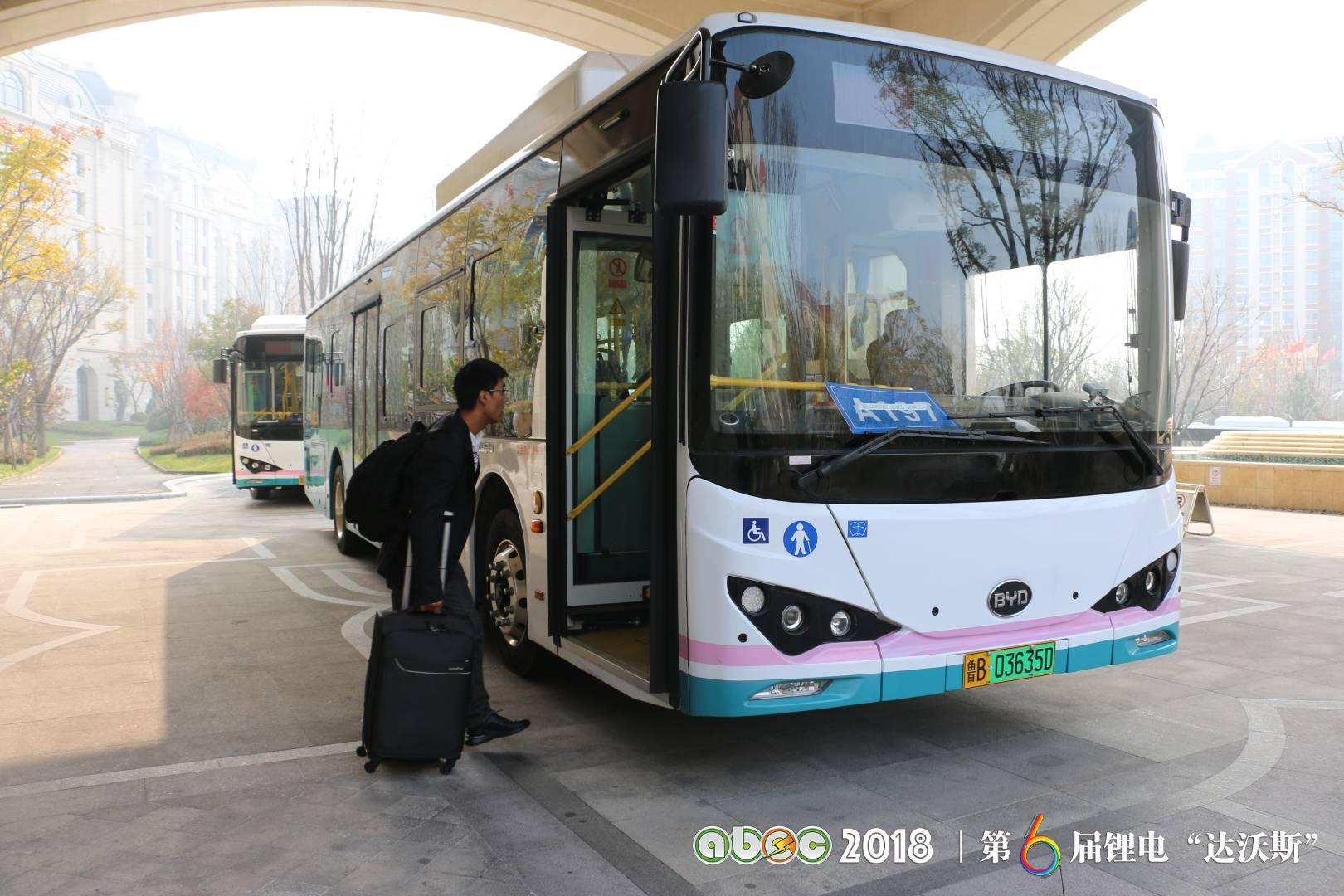 比亞迪助力ABEC2018|鋰電“達(dá)沃斯”組委會(huì)圓滿完成接送嘉賓任務(wù)