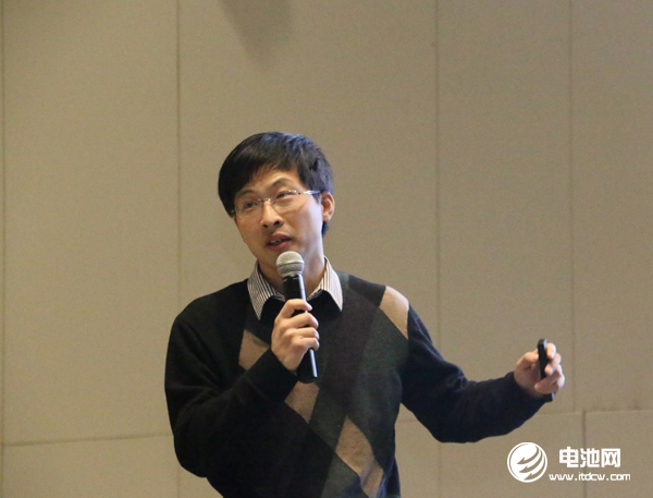 太原理工大學(xué)副教授、山西省新能源材料與技術(shù)重點(diǎn)實(shí)驗(yàn)室成員張鼎