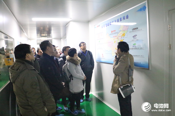 固態電池研討會與會嘉賓參觀隔膜生產企業長園中鋰