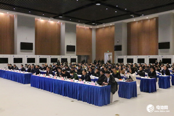 固態(tài)電池技術(shù)、智能裝備與市場應(yīng)用研討會現(xiàn)場