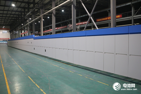 參觀中國電科48所鋰電裝備調試車間