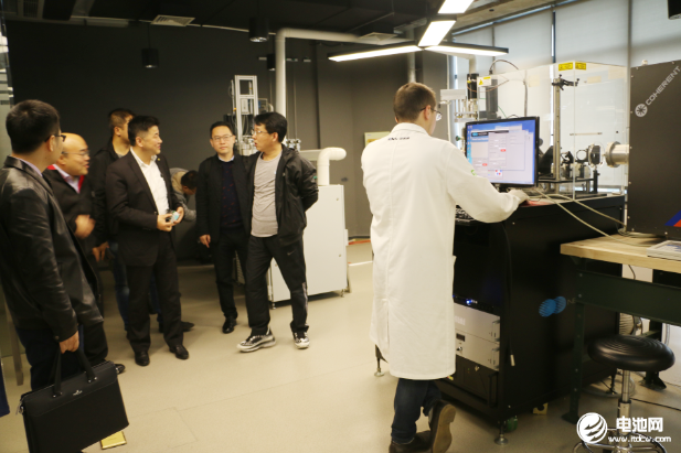 中國電池新能源產(chǎn)業(yè)鏈調(diào)研團(tuán)一行參觀調(diào)研長興中俄研究院