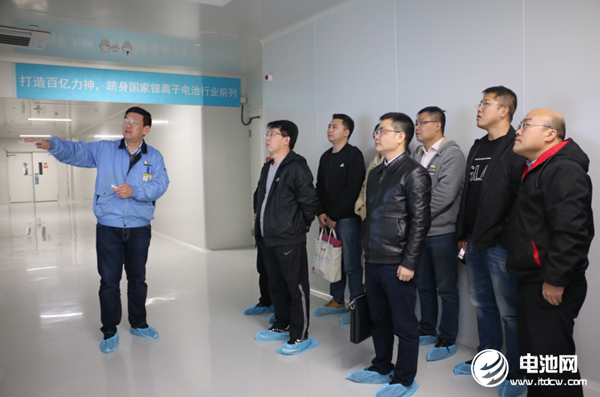 中國電池新能源產業鏈調研團一行參觀調研力神蘇州工廠