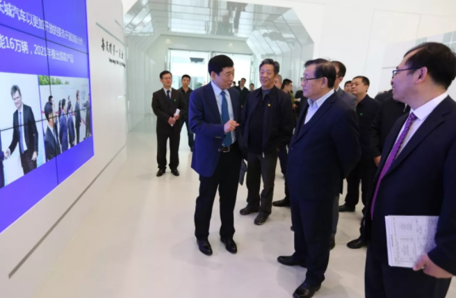 魏建軍董事長向萬鋼副主席匯報長城汽車發展情況
