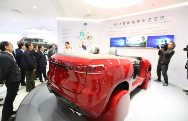 萬鋼副主席一行參觀長城汽車5G智能駕駛展示區