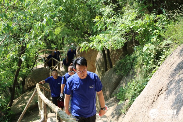 電池百人會(huì)“問道”嵖岈山與會(huì)嘉賓參觀游覽嵖岈山 探尋新能源發(fā)展“真經(jīng)”