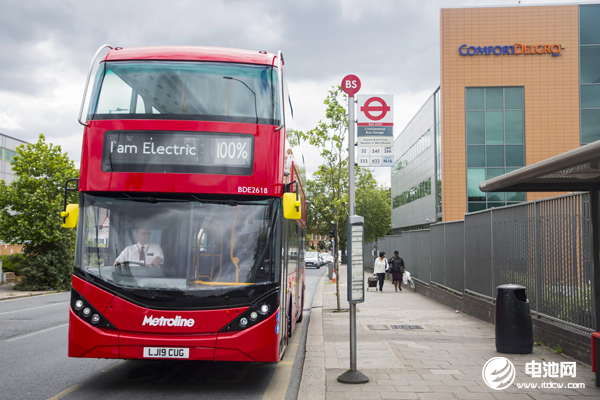 純電動雙層大巴銷量破百！比亞迪加速推動英國公共交通電動化進程