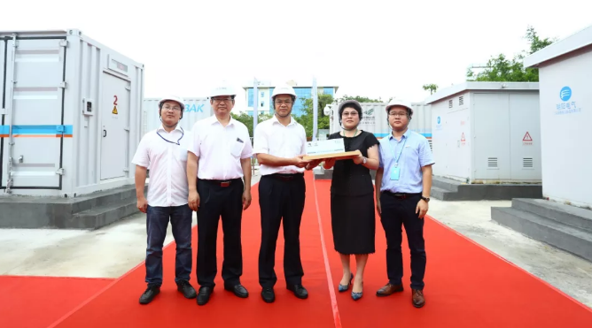 南網綜合能源與比克電池雙方領導合影