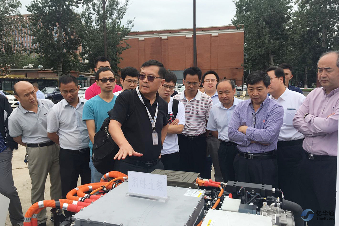 大功率燃料電池發動機研發主持人賈能鈾現場介紹