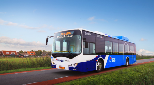 馳騁在荷蘭西斯蒙尼克島的比亞迪純電動大巴