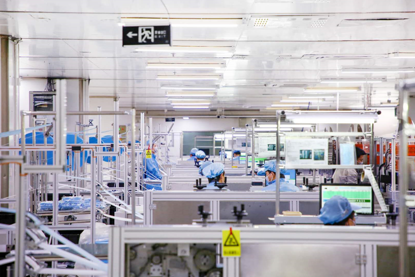 2月8日，比亞迪正式宣布援產(chǎn)口罩、消毒凝膠為抗疫助力