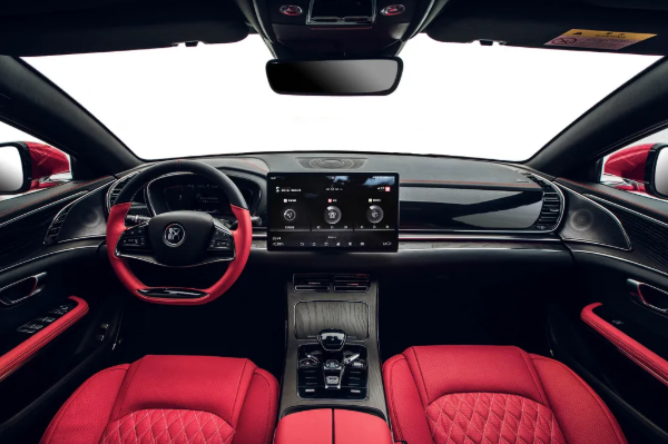 比亞迪首款搭載刀片電池漢EV歐洲首秀 預(yù)估價(jià)格約34.6萬-42.3萬