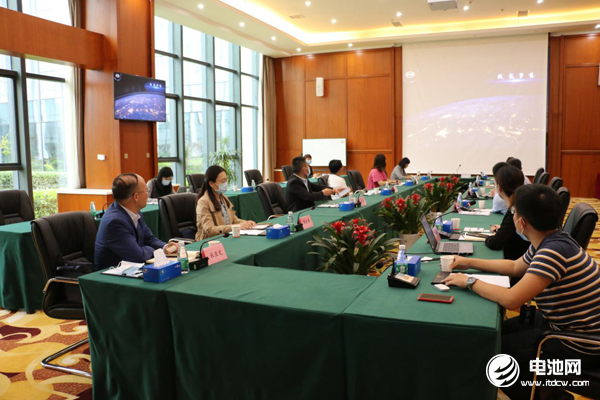 中國(guó)電池新能源產(chǎn)業(yè)鏈調(diào)研團(tuán)一行與比亞迪西安工廠相關(guān)領(lǐng)導(dǎo)交流、座談