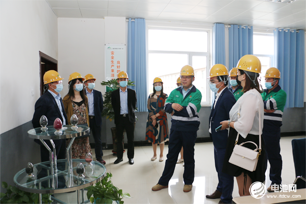 中國電池新能源產業鏈調研團一行參觀調研蘭州新材料