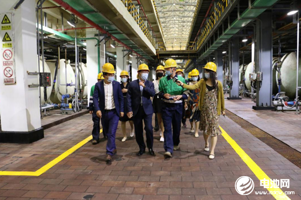 中國電池新能源產業鏈調研團參觀調研金川鎳鹽公司