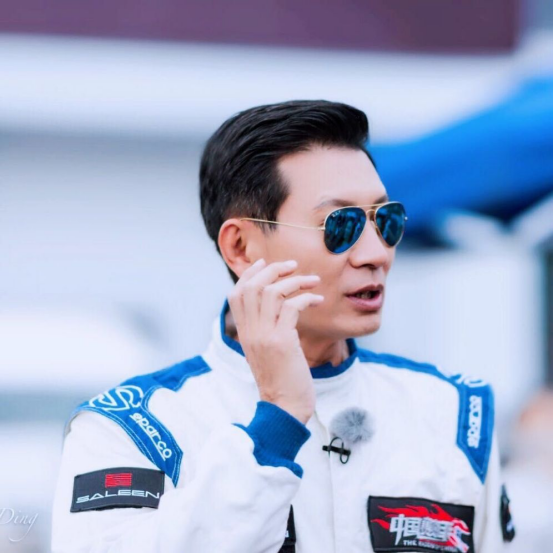 王曉麟曾發(fā)微博回應(yīng)舉報(bào)，卻遭網(wǎng)友評(píng)論嘲諷