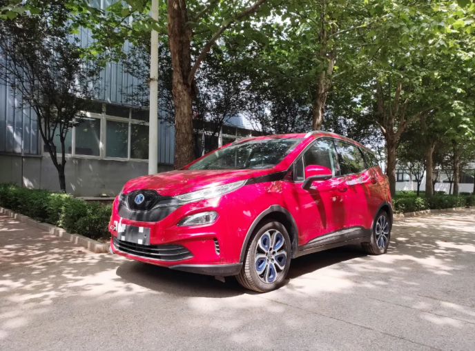 搭載清陶固態電池系統的純電動樣車  圖片來源：清陶發展