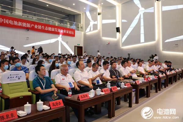 電池百人會(huì)企業(yè)家“問道”長(zhǎng)興暨后疫情時(shí)代·2020中國電池新能源產(chǎn)業(yè)鏈生態(tài)健康發(fā)展企業(yè)家論壇現(xiàn)場(chǎng)