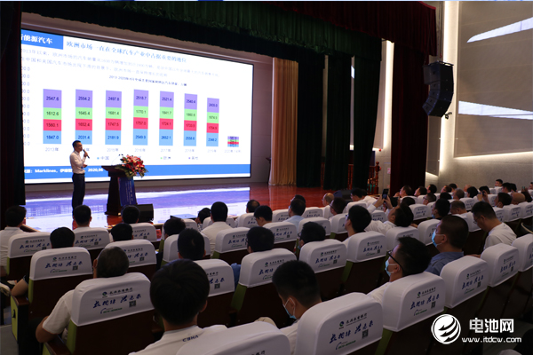 電池百人會企業(yè)家“問道”長興暨后疫情時代·2020中國電池新能源產業(yè)鏈生態(tài)健康發(fā)展企業(yè)家論壇現場