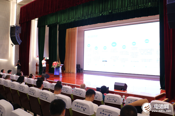 電池百人會(huì)企業(yè)家“問(wèn)道”長(zhǎng)興暨后疫情時(shí)代·2020中國(guó)電池新能源產(chǎn)業(yè)鏈生態(tài)健康發(fā)展企業(yè)家論壇現(xiàn)場(chǎng)