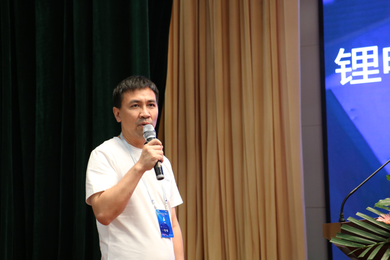 圖為比克電池3C事業(yè)部總經(jīng)理滕鑫博士