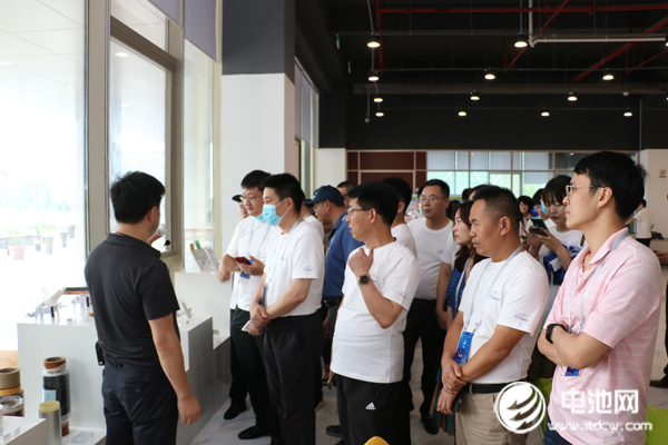 電池百人會(huì)企業(yè)家一行調(diào)研考察中俄研究院
