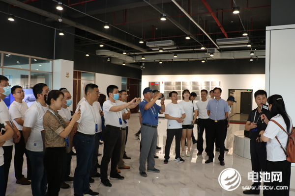 電池百人會(huì)企業(yè)家一行調(diào)研考察中俄研究院