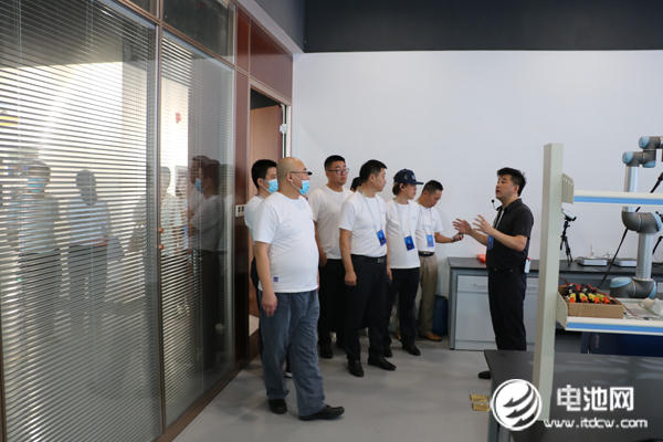 電池百人會(huì)企業(yè)家一行調(diào)研考察中俄研究院