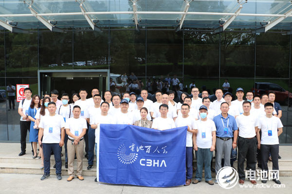 電池百人會(huì)企業(yè)家一行調(diào)研考察超威集團(tuán)