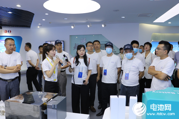 電池百人會(huì)企業(yè)家一行調(diào)研考察超威集團(tuán)