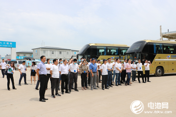 電池百人會(huì)企業(yè)家一行調(diào)研考察天能集團(tuán)吉利長興整車生產(chǎn)基地