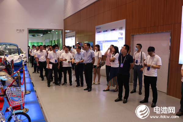 電池百人會(huì)企業(yè)家一行調(diào)研考察天能集團(tuán)