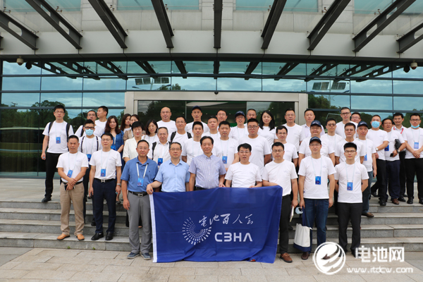 電池百人會(huì)企業(yè)家一行調(diào)研考察天能集團(tuán)