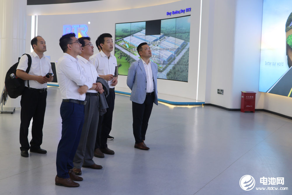 2021年中國電池新能源產業鏈調研團一行參觀考察貝特瑞集團江蘇工廠