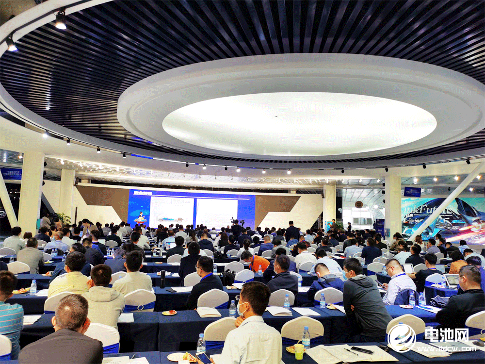 第一屆中國電動(dòng)汽車充電設(shè)施技術(shù)創(chuàng)新大會(huì)現(xiàn)場(chǎng)