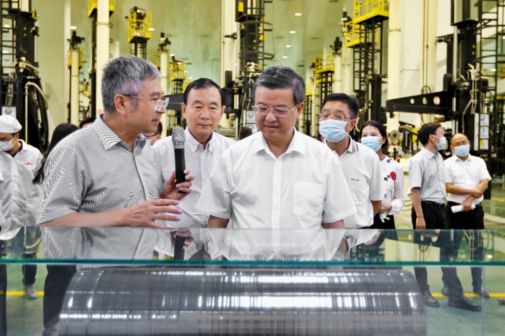 海關(guān)總署黨委書記、署長倪岳峰調(diào)研銀川隆基光伏科技有限公司