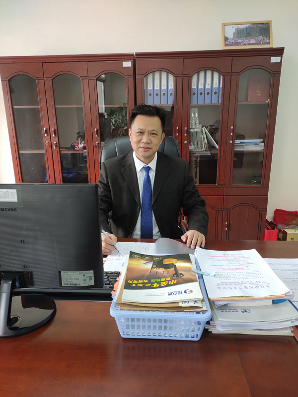 福建省龍德新能源有限公司 副總經(jīng)理 鐘毅