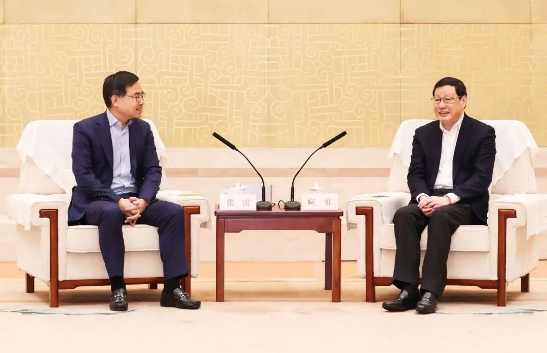 遠景科技集團CEO張雷拜會湖北省委書記應勇 遠景科技集團CEO張雷拜會湖北省委書記應勇