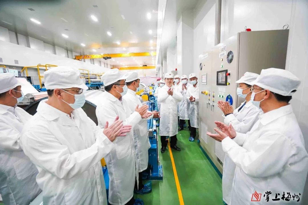 嘉元科技白渡基地一期1.5萬(wàn)噸高性能銅箔項(xiàng)目二號(hào)車(chē)間正式投產(chǎn)