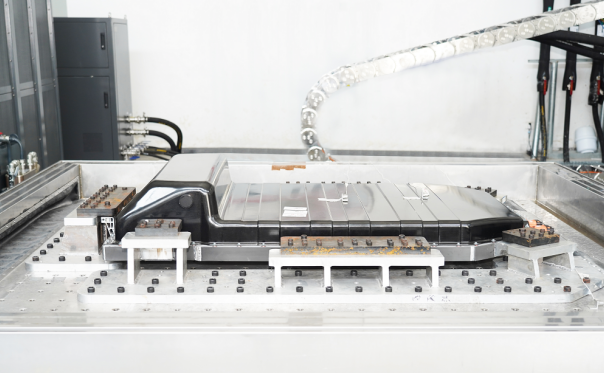 走進蜂巢創新中心 直擊短刀針刺