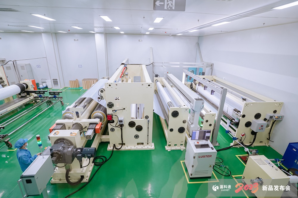 與會(huì)嘉賓參觀考察隔膜產(chǎn)線 與會(huì)嘉賓參觀考察隔膜產(chǎn)線