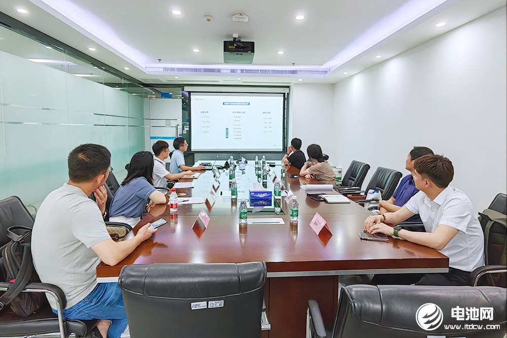 中國電池新能源產(chǎn)業(yè)鏈調(diào)研團一行到訪飛榮達