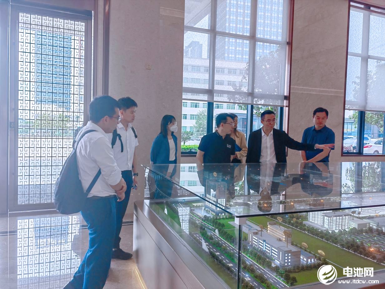 中國(guó)電池新能源產(chǎn)業(yè)鏈調(diào)研團(tuán)一行到訪海目星