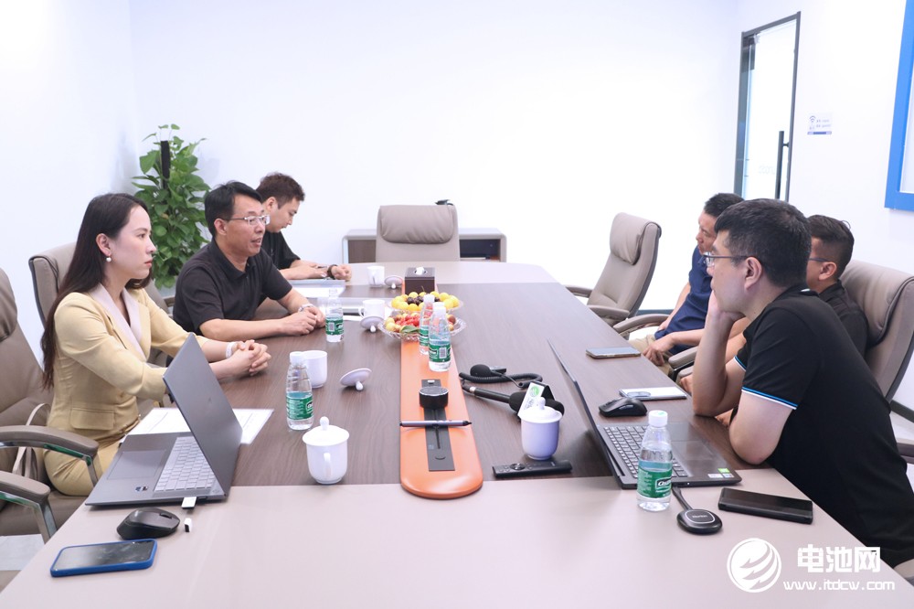 中關村新型電池技術創新聯盟秘書長于清教一行參觀考察靈鴿科技