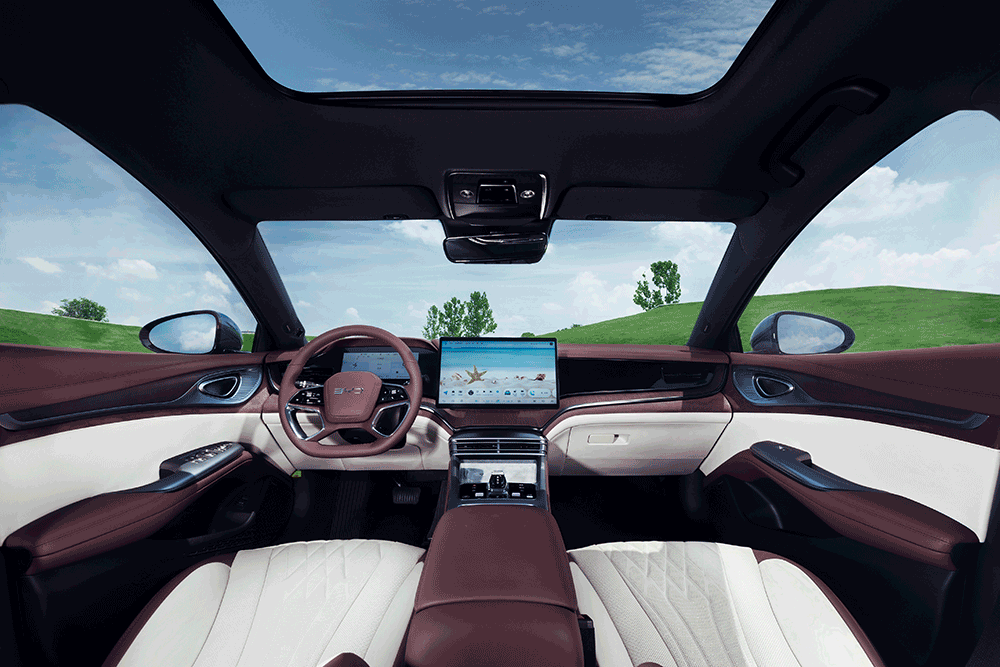 8月25日，比亞迪海洋網“新一代主流中型轎車”——海豹DM-i在成都車展正式開啟預售，共6款車型，預售價格為17.68萬-24.68萬元。