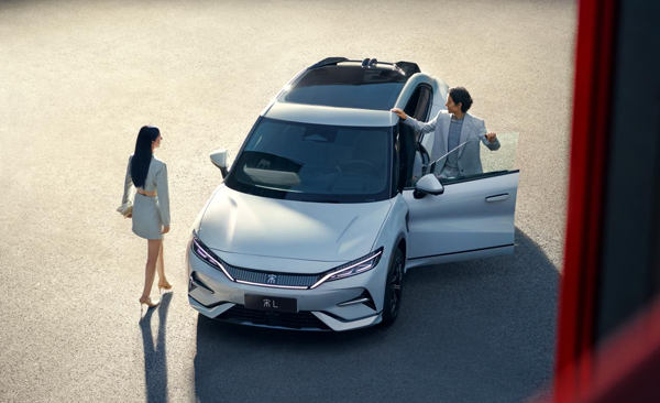 震撼價(jià)格！入門滿配！宋L 領(lǐng)潮上市18.98萬(wàn)元起！