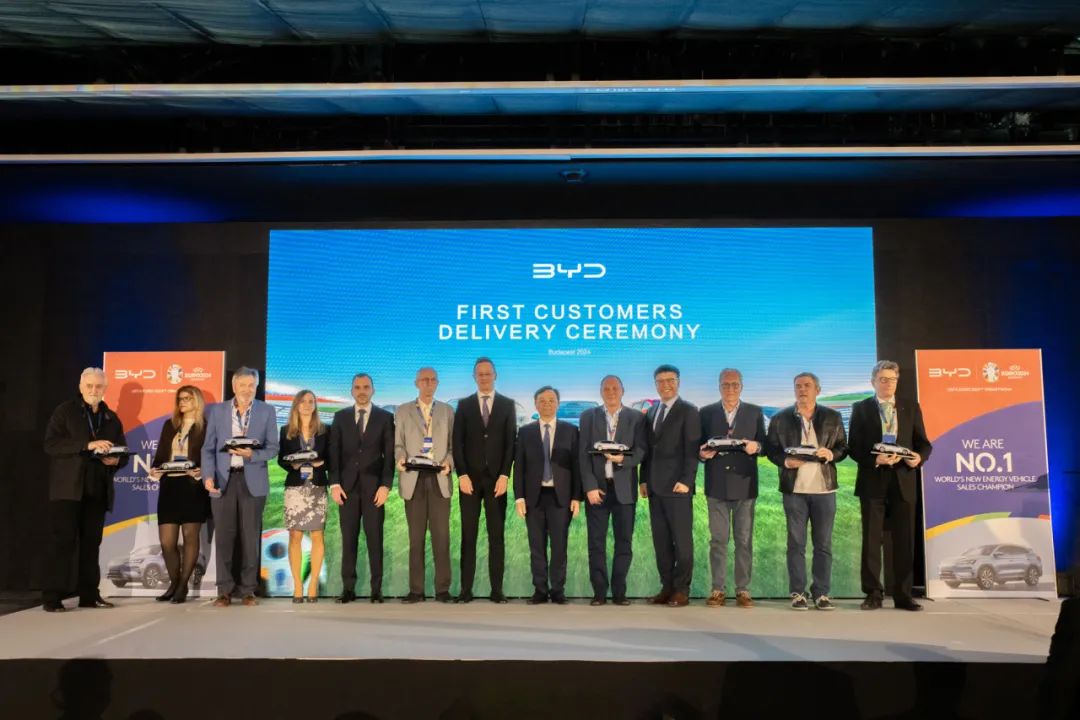 王傳福親自交車(chē)!比亞迪匈牙利首批乘用車(chē)正式交付