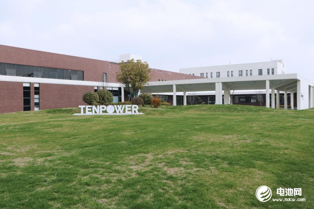 中國電池新能源產(chǎn)業(yè)鏈調(diào)研團一行參觀考察天鵬電源